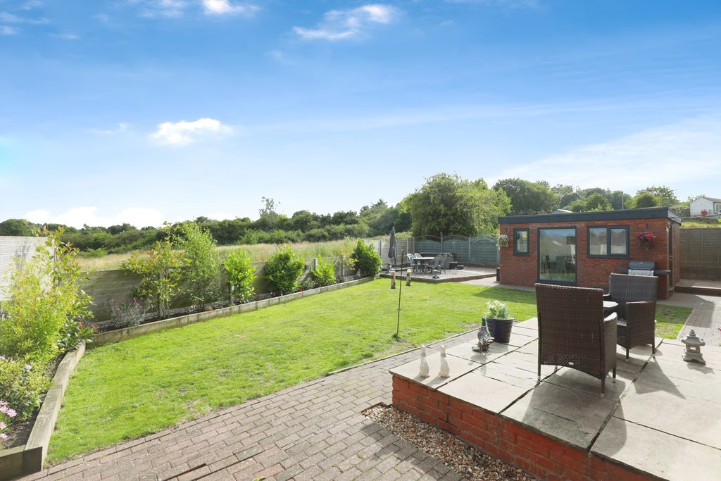 Property photo 2 of 26
