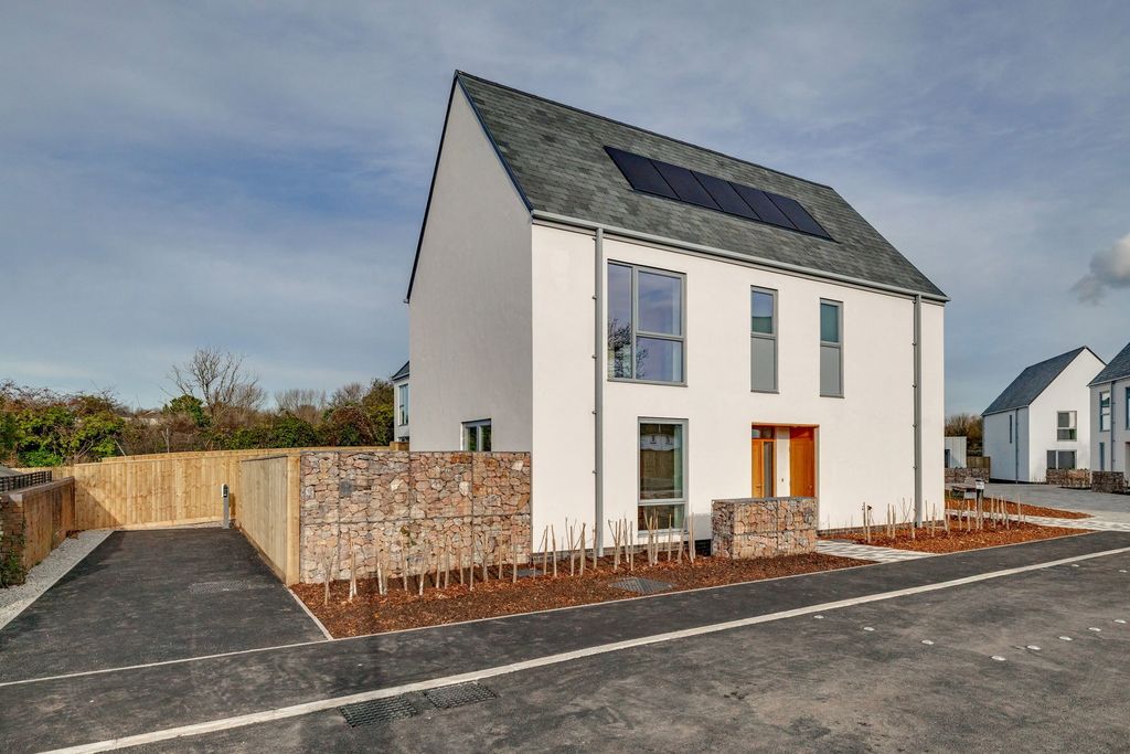 Property photo 2 of 30