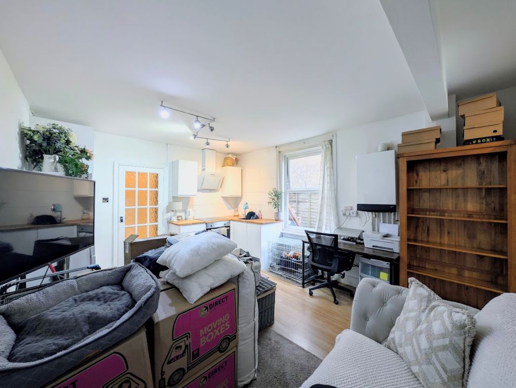 Property photo 3 of 12