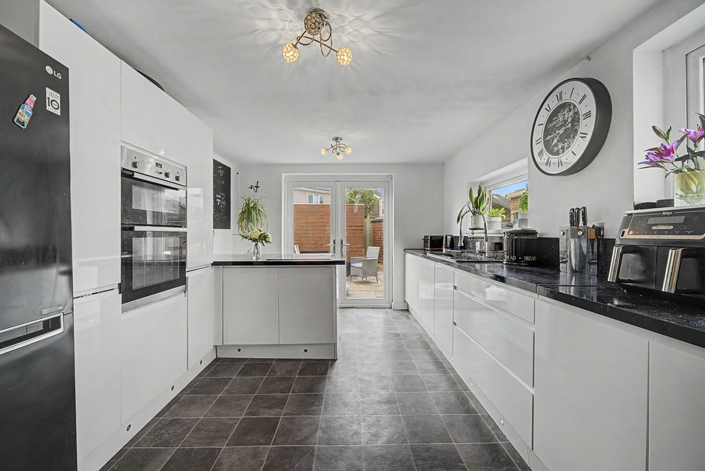 Property photo 3 of 43