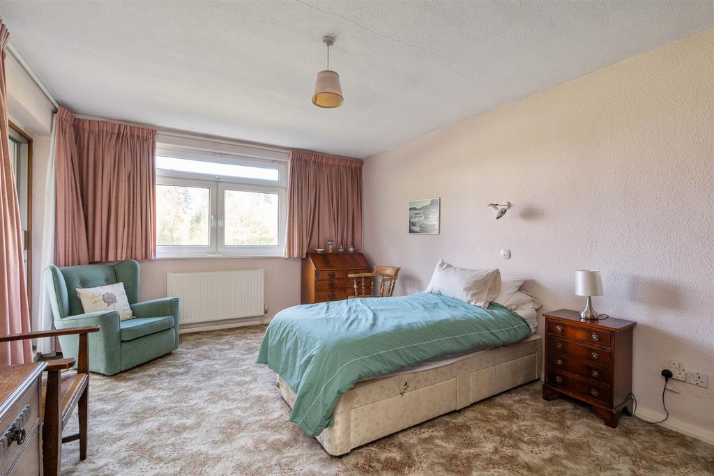 Property photo 2 of 15 65 Riverside Drive_11.Jpg