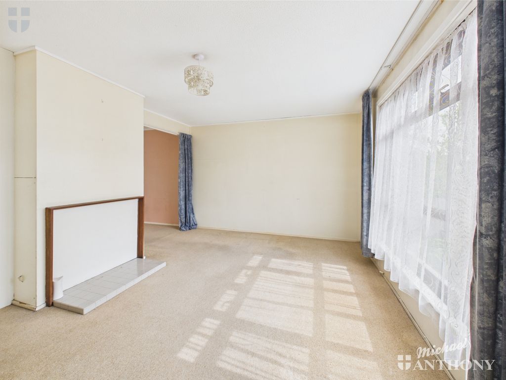 Property photo 3 of 12 Cam03852G0-Pr0258-Still004