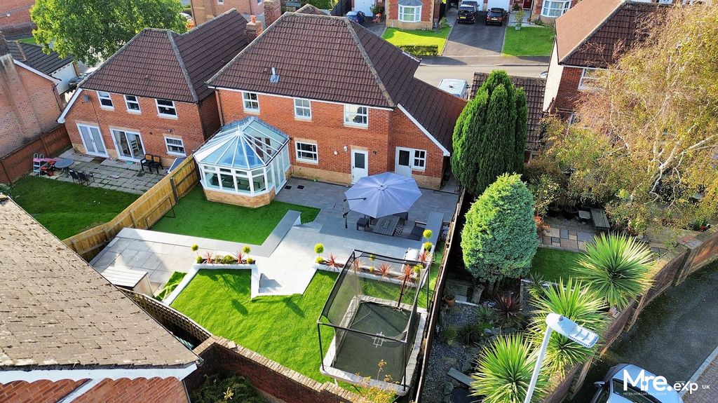 Property photo 2 of 28