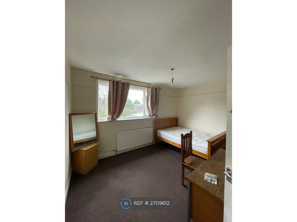 Property photo 1 of 7 Main Bedroom