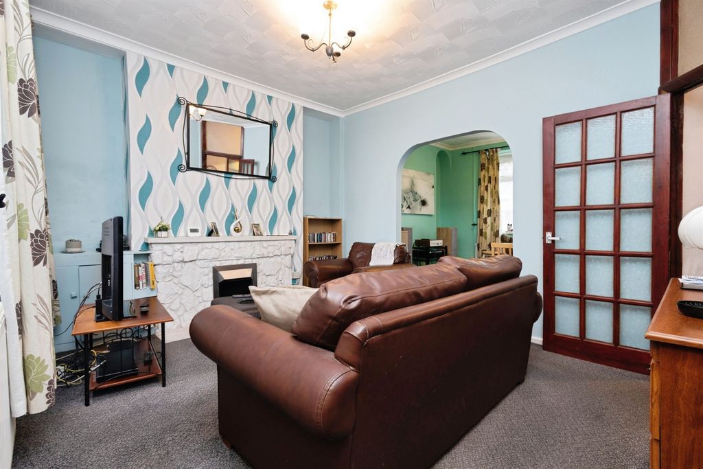 Property photo 3 of 17