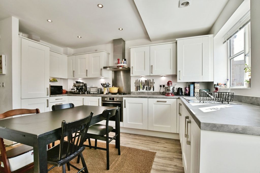 Property photo 2 of 20 Pbox-Img.Jpg