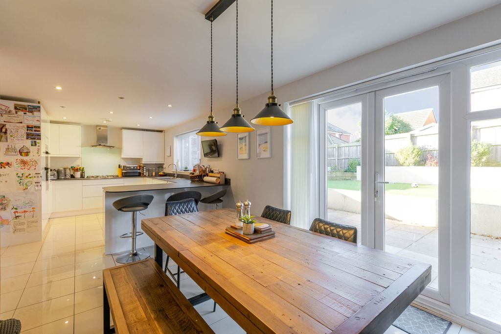 Property photo 2 of 27