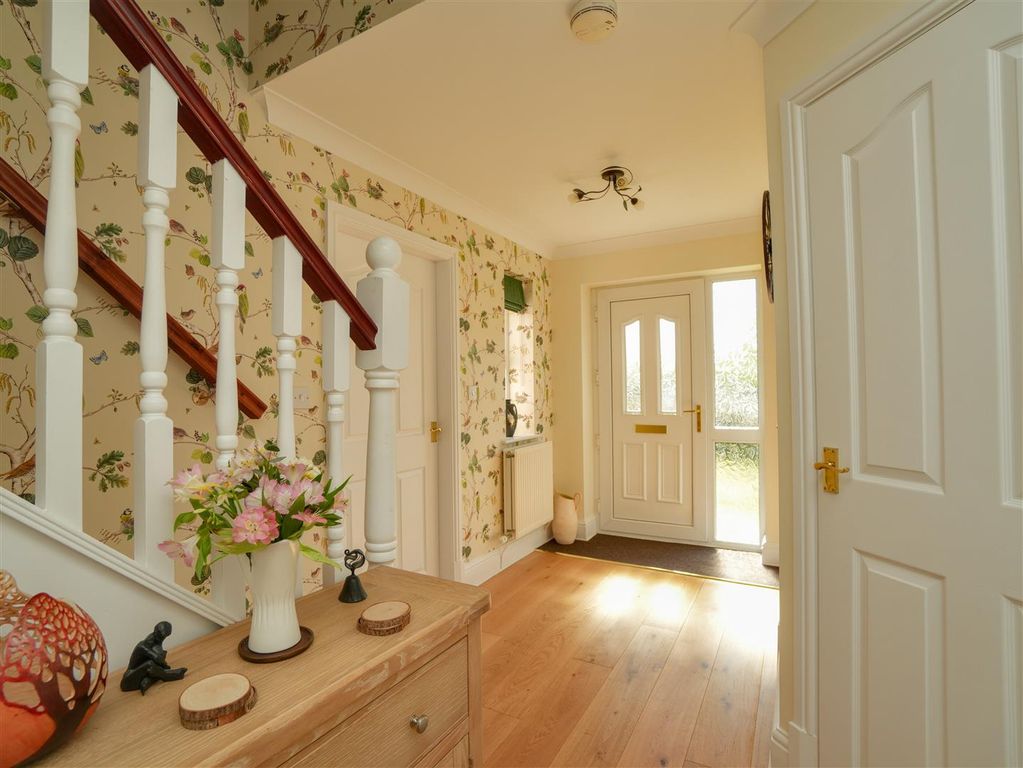 Property photo 3 of 32 Entrance Hall