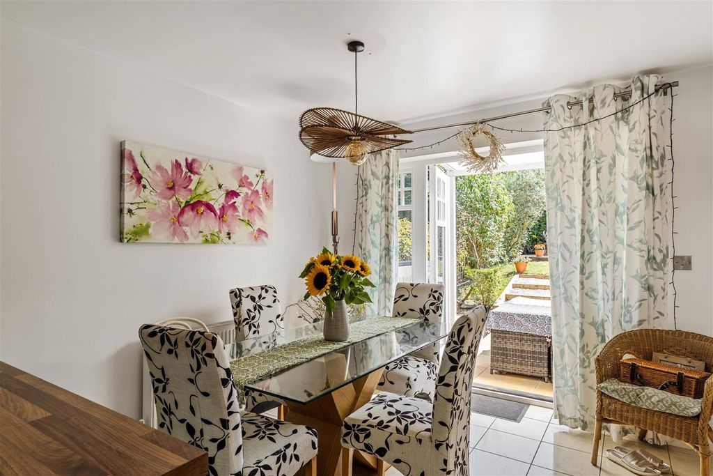 Property photo 3 of 22 24 St Pauls On The Green-17.Jpg