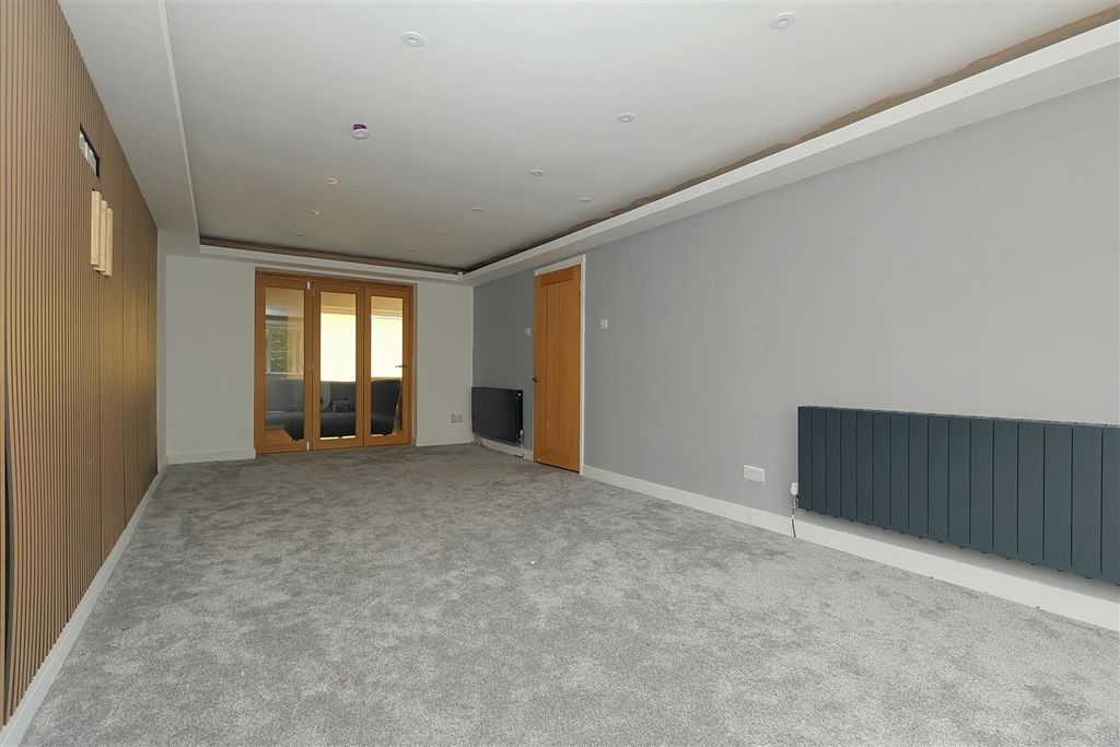 Property photo 2 of 30 Living Room