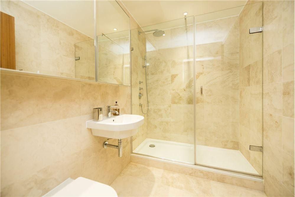 Property photo 3 of 10 Bathroom