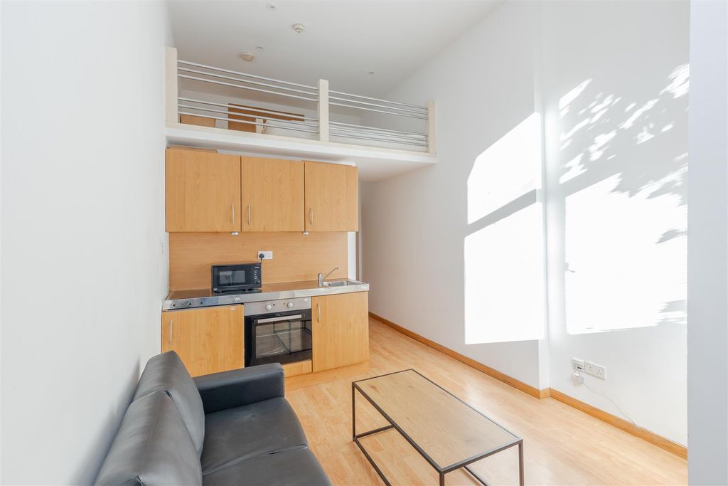 Property photo 3 of 12 Linden Gardens (4).Jpg