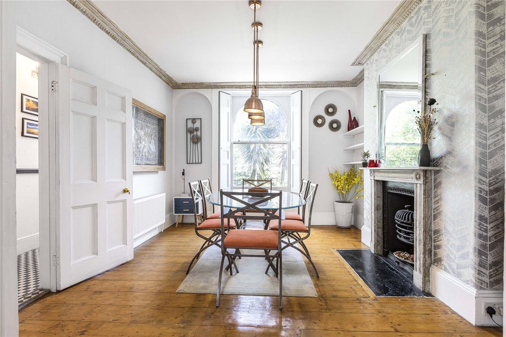 Property photo 2 of 28 Picture No. 11