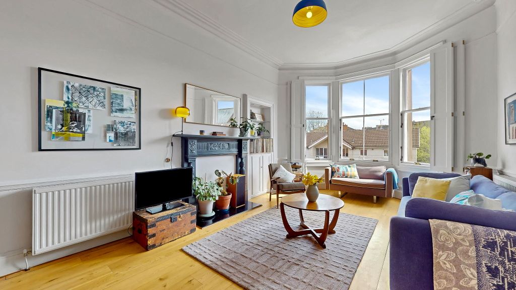 Property photo 2 of 22 16-Web-Or-Mls-152 Niddrie Road Flat 1_4