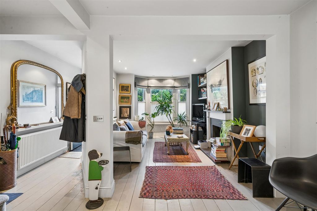 Property photo 3 of 15 For Sale - Glebe Street, W4