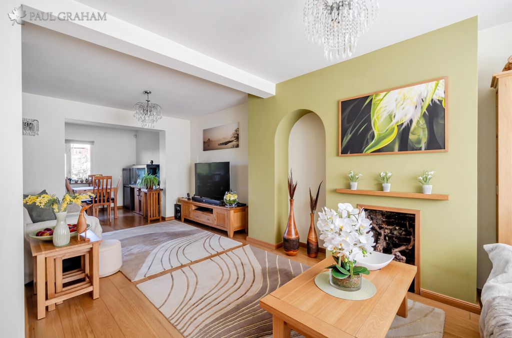 Property photo 2 of 22 F6A129A0-8725-40A4-Aaf9-A99656F9F120