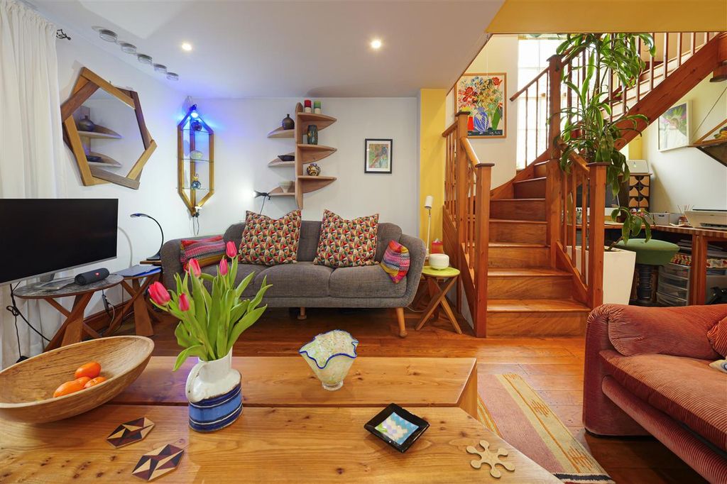 Property photo 2 of 33
