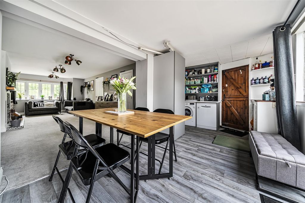 Property photo 1 of 19 1323975-19-688B8c90Cf4E9.Jpg