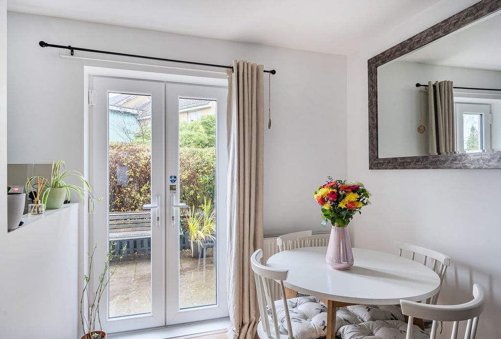 Property photo 3 of 14 Dining Area