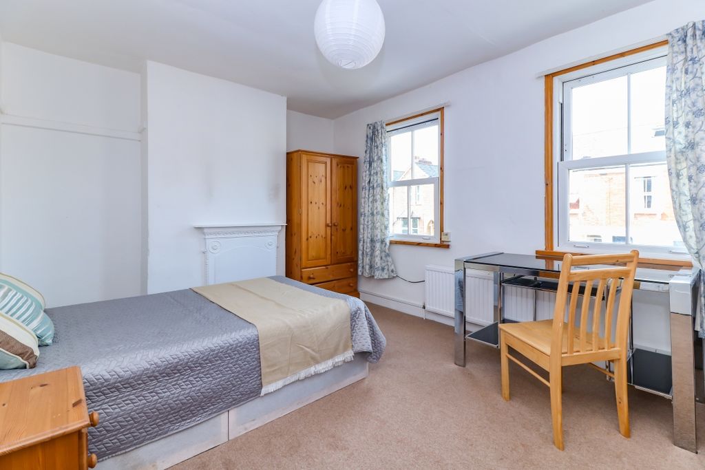 Property photo 3 of 10 Bedroom