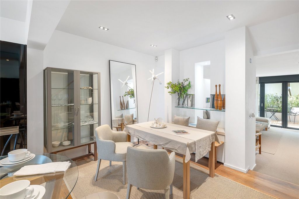 Property photo 3 of 14 Dining Area