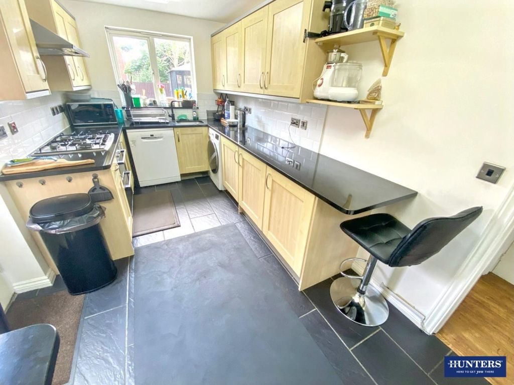 Property photo 3 of 19 Kitchen