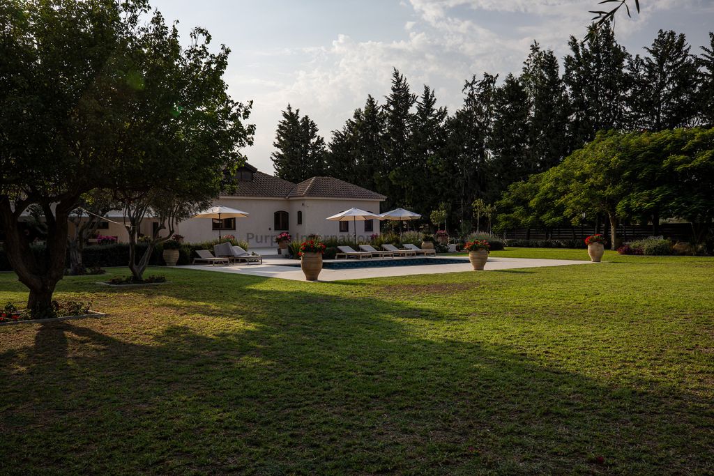 Property photo 2 of 49