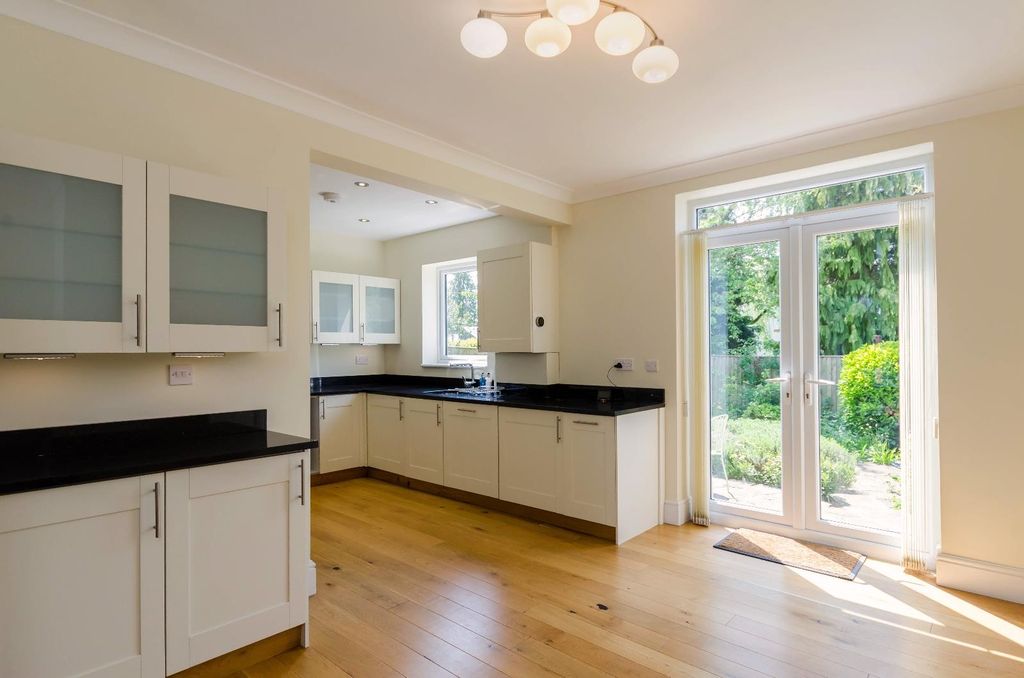 Property photo 3 of 13 Picture 3