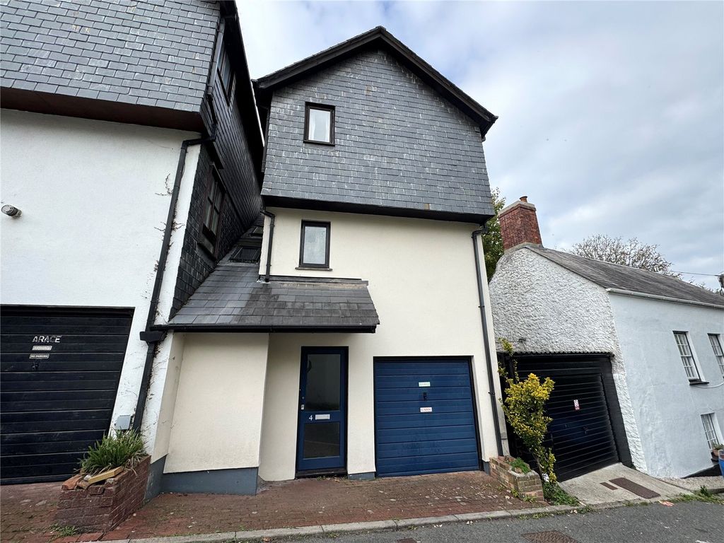 Property photo 1 of 7 Front