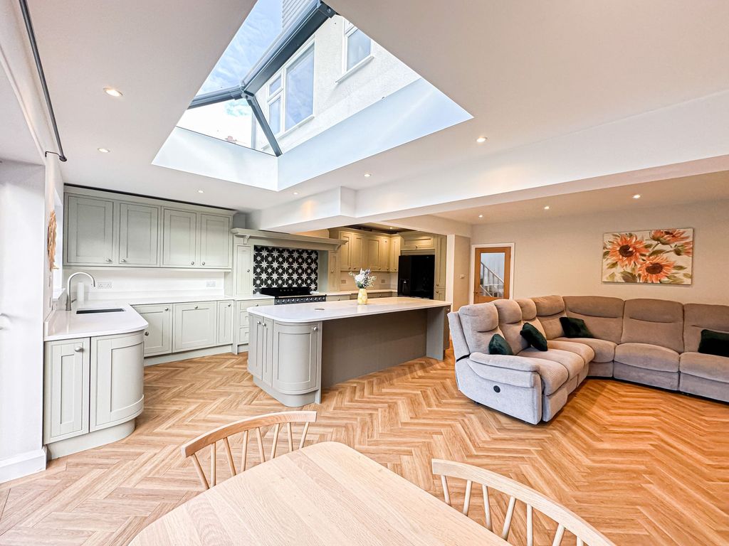 Property photo 2 of 39 Photo 30