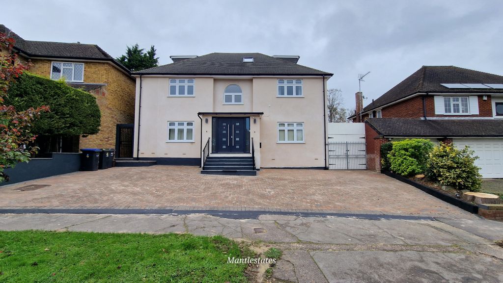 Property photo 1 of 26 6 Bed Detached House To Rent Claremont Road, Hadley Wood En4