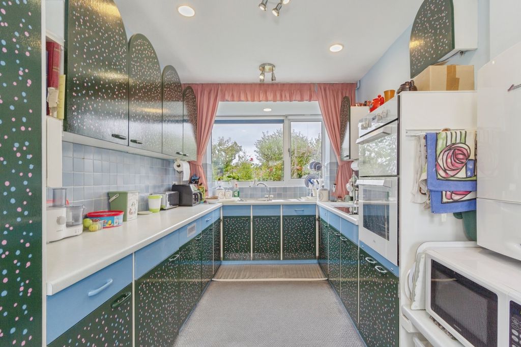 Property photo 3 of 24 Kitchen