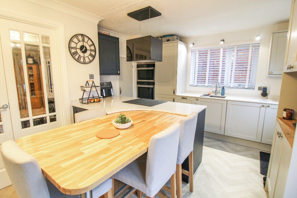 Property photo 3 of 15 Dining Kitchen