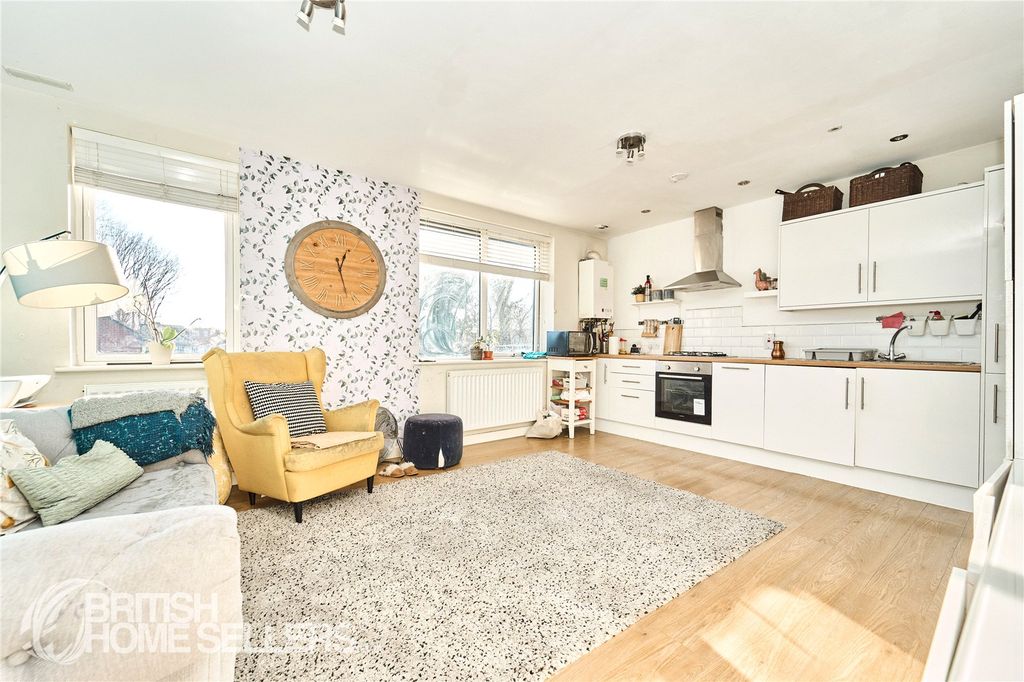 Property photo 2 of 18 Picture No. 12