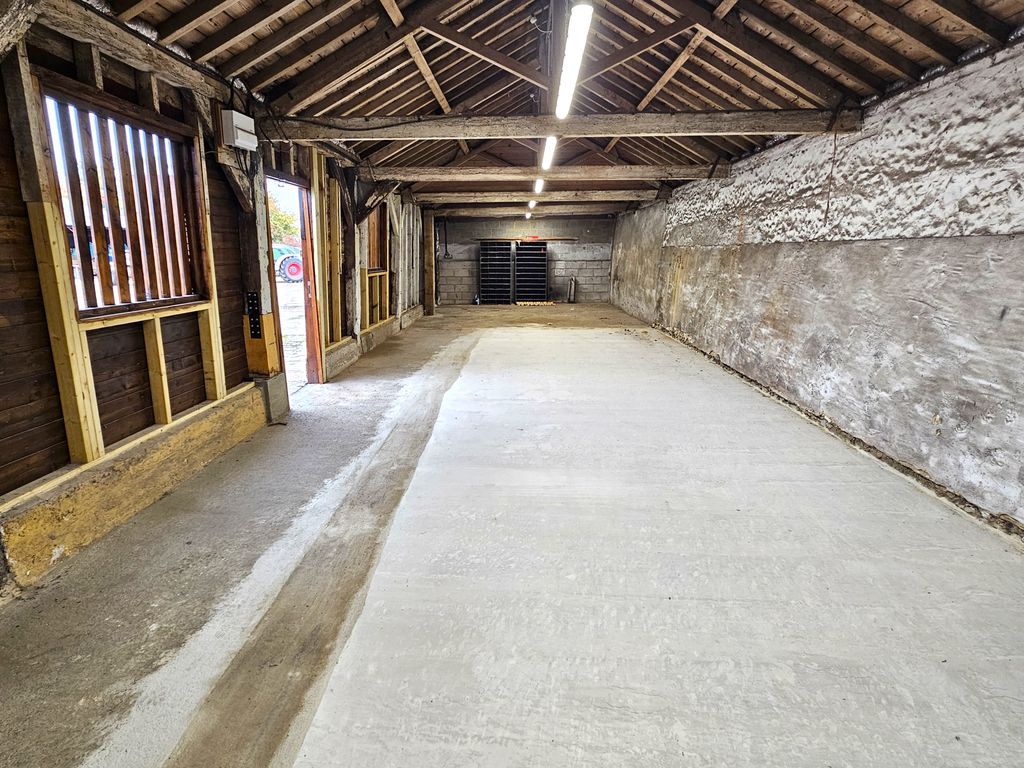 Property photo 2 of 6