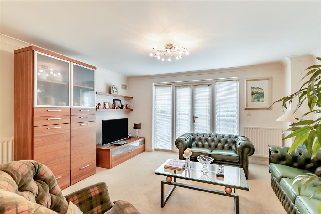 Property photo 2 of 12 8652911-Interior03.Jpg