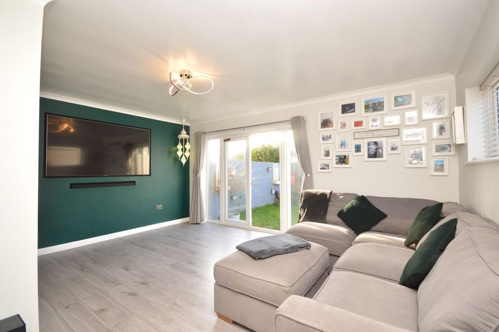 Property photo 3 of 20