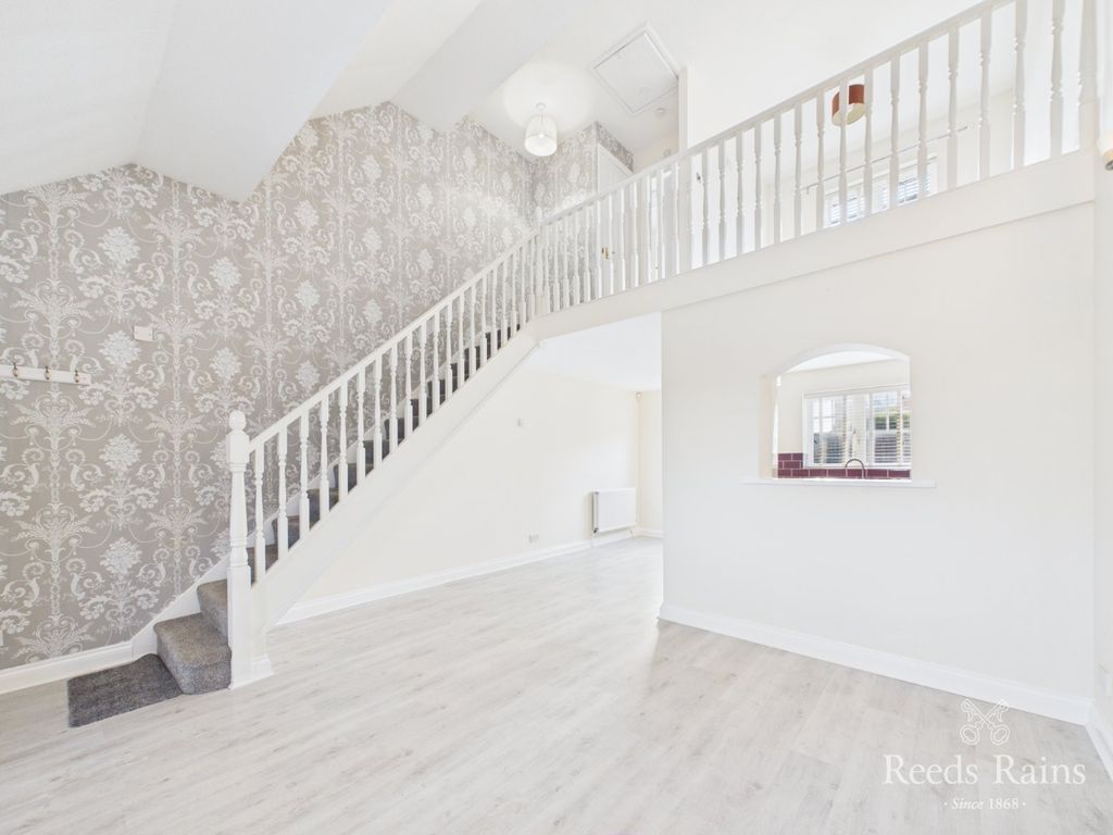 Property photo 2 of 20 Sitting Room