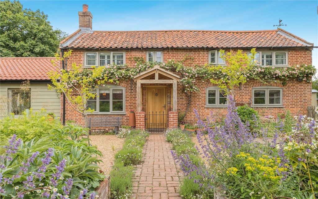 Property photo 2 of 19 Heath Cottage