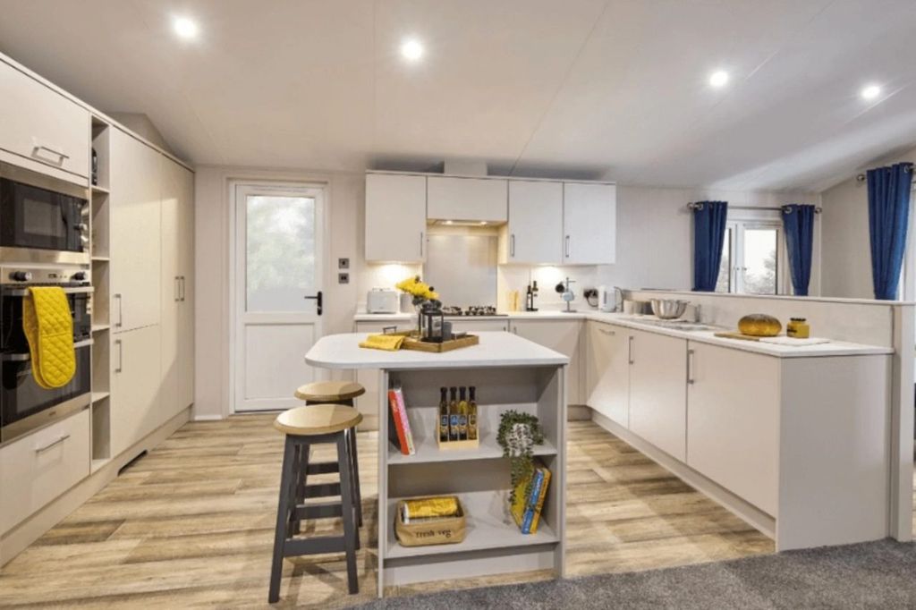 Property photo 3 of 6 Willerby Haywood Lodge1 2560x1706 F50 50