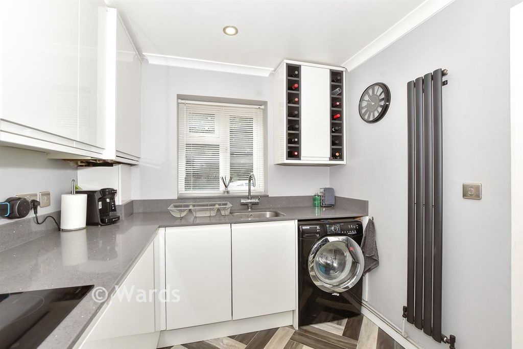 Property photo 3 of 16 Kitchen