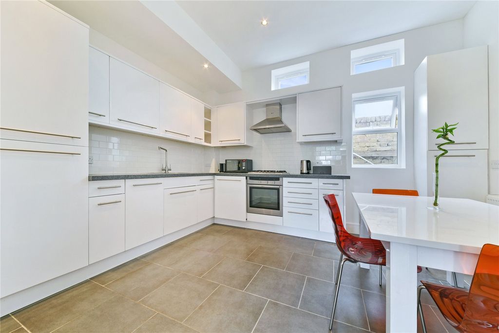 Property photo 3 of 10 Picture No. 06