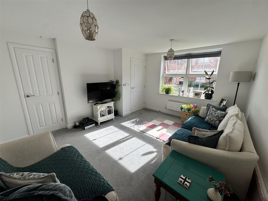 Property photo 3 of 11