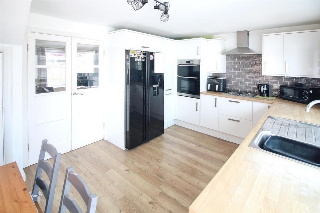 Property photo 2 of 14 Kitchen/Diner