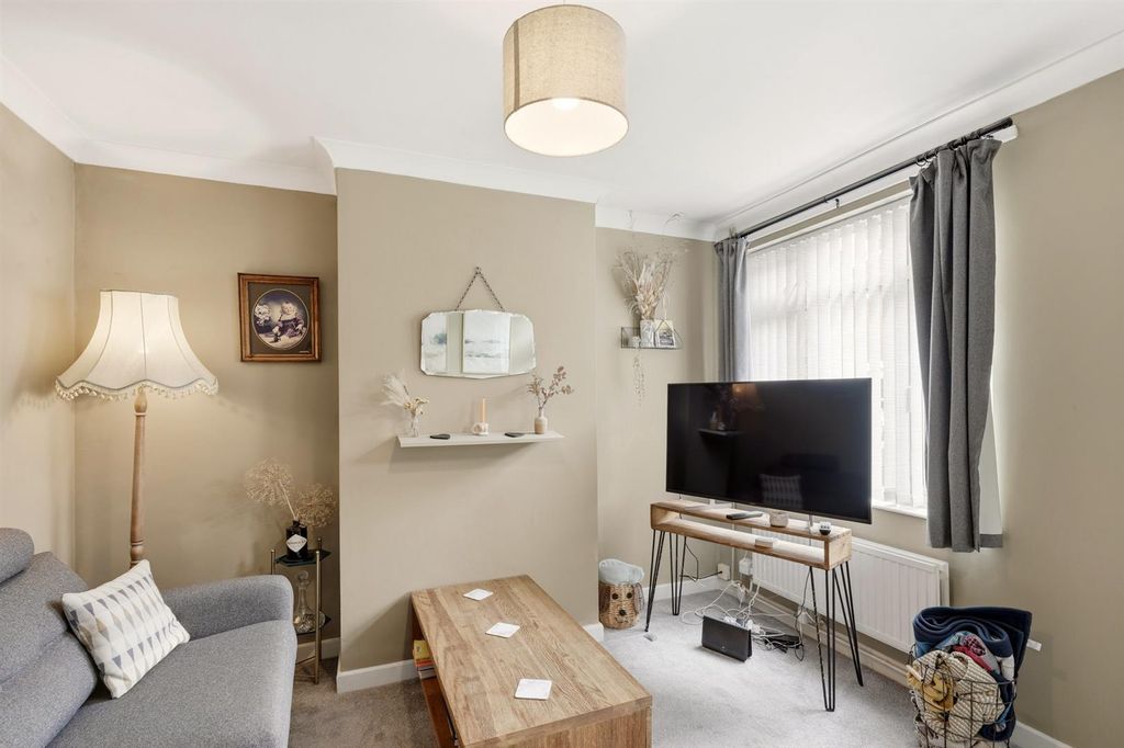 Property photo 2 of 21 86-Armesstreet-010.Jpg