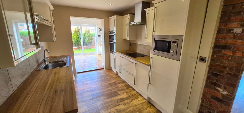 Property photo 3 of 26