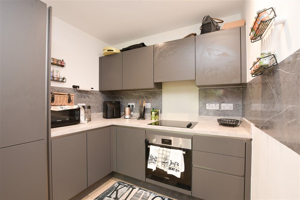 Property photo 3 of 9 Kitchen
