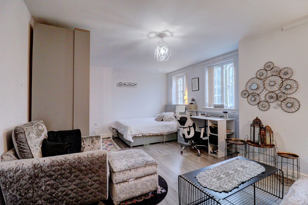 Property photo 2 of 16 Picture No. 02