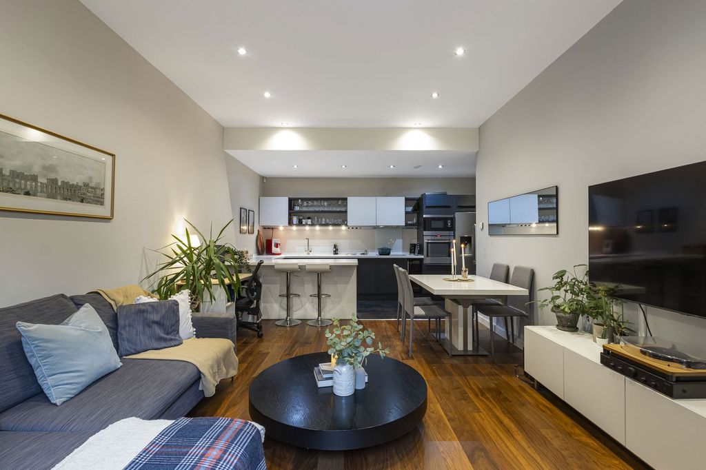 Property photo 3 of 12