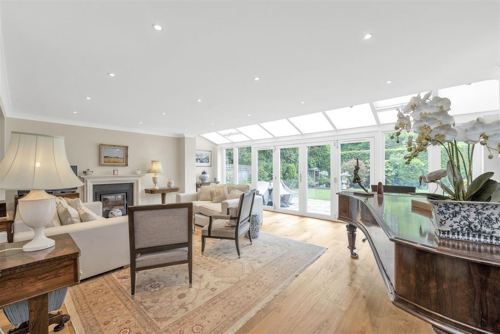Property photo 3 of 15 3-Blackmoor- Manor-09.Jpg